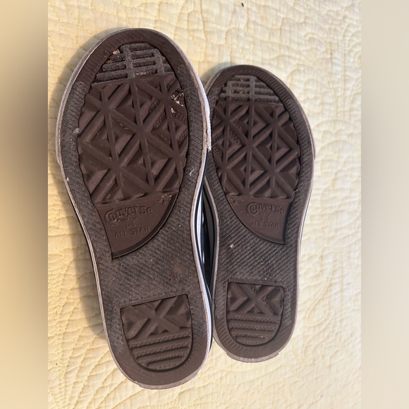 Kids Chuck Taylor Converse - Picture 2 of 3